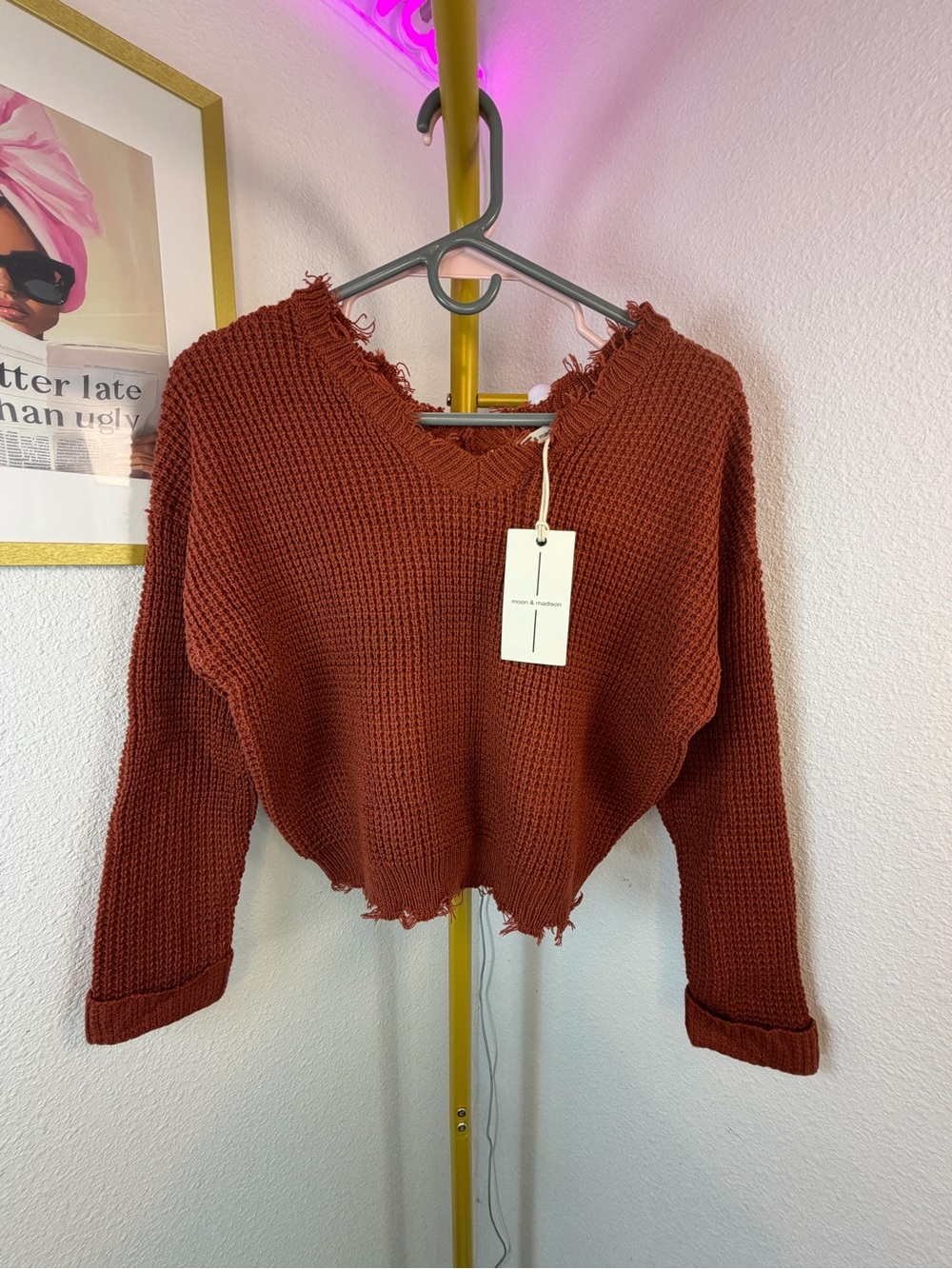Moon & Madison Rust Red Distressed V‑Neck Cropped Sweater XS NWT